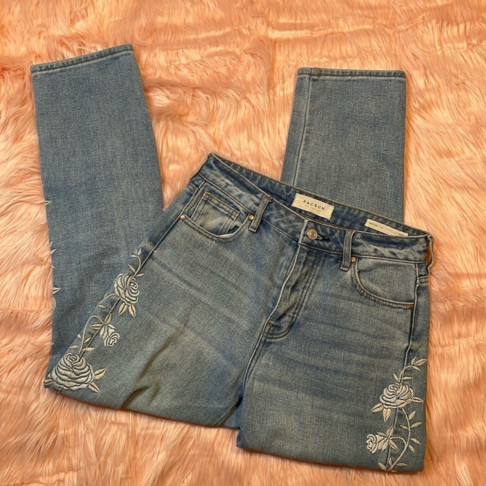 Pacsun Mid Wash Distressed Embroidery Flower Mom Jeans Size 25